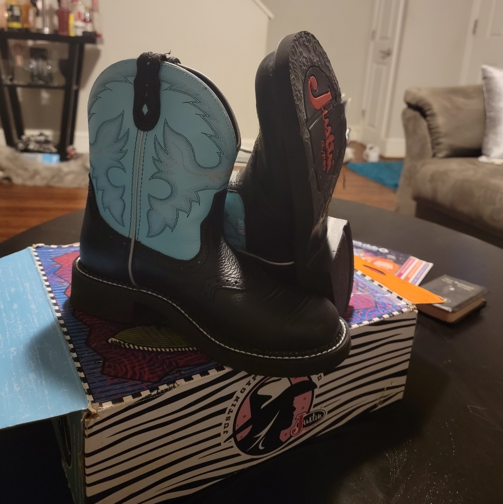 Women cowboy boots